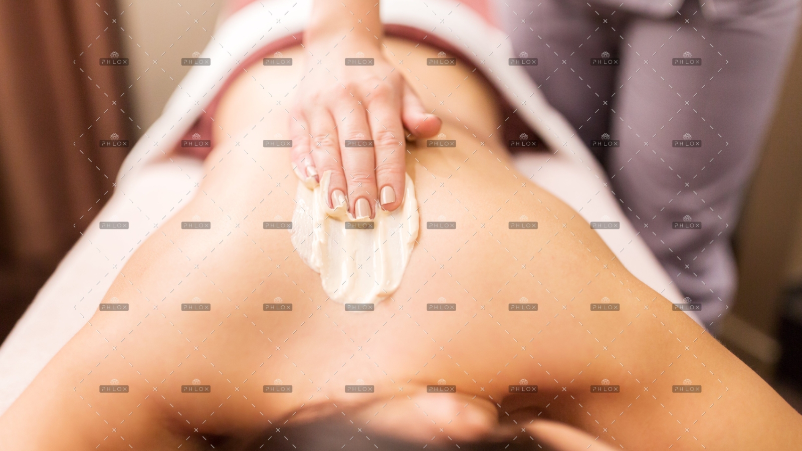 demo-attachment-386-woman-having-back-massage-with-cream-at-spa-PFCWZ34