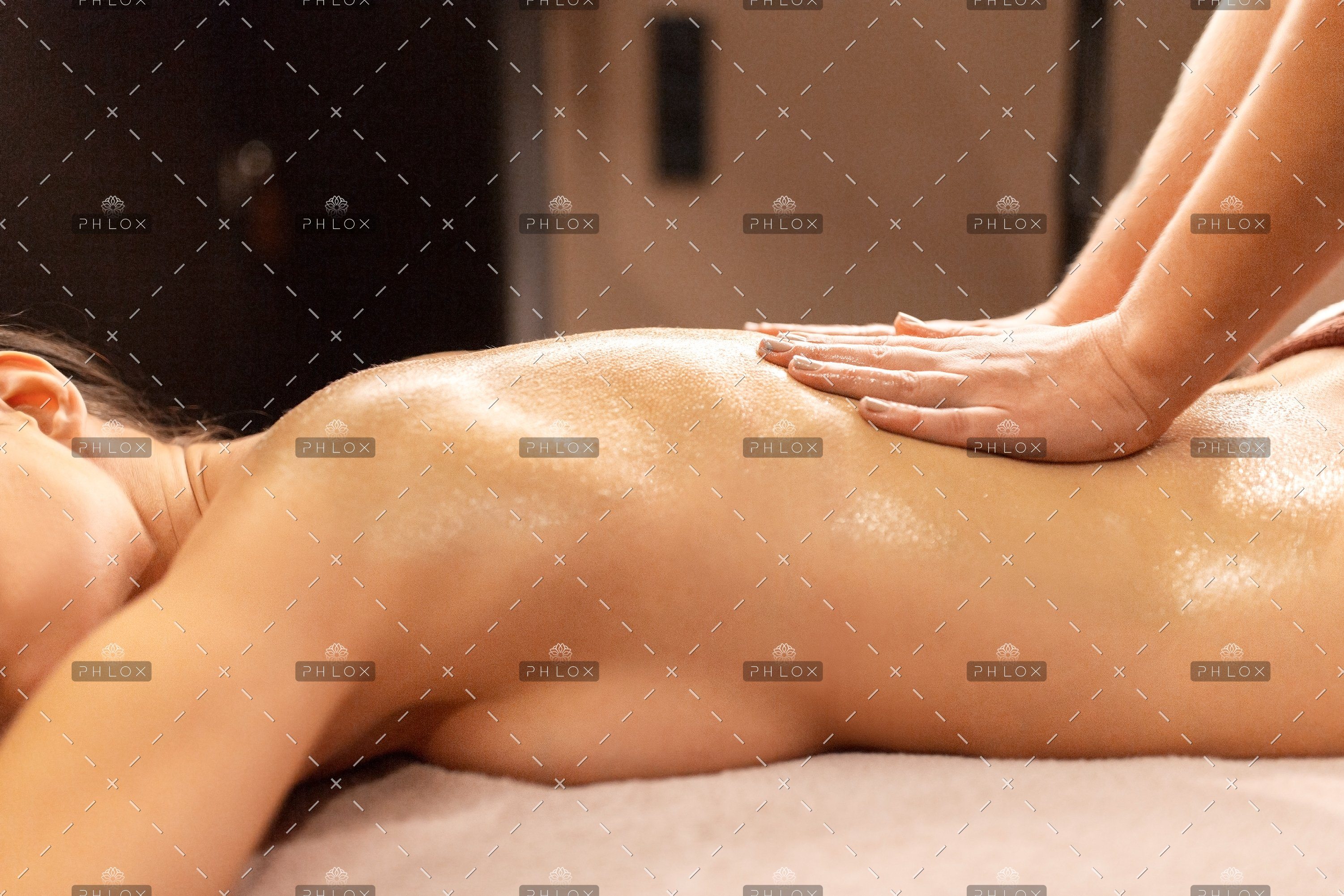 demo-attachment-391-woman-lying-and-having-back-massage-at-spa-P9T7TEZ